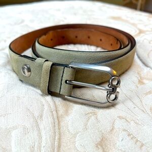 Salvatore Ferragamo Authentic Men’s Tan Beige Suede Belt Size 42, Used Condition